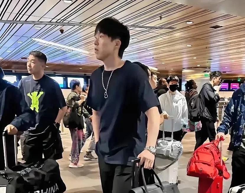 王楚钦25岁了，越打越像刚入行的新秀，换了三个搭档还能稳坐主力位置，这真是匪夷所