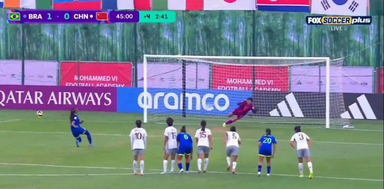 巴西队点球踢飞了，中国U17女足大难不死，太好了！今天巴西队天胡开局，开场才3分