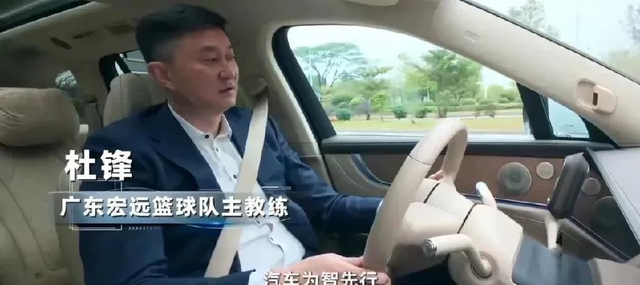 杜锋紧张了吧，上海大外援洛夫顿下场打新疆停赛，如果上海输新疆，广东锁定第7，上海