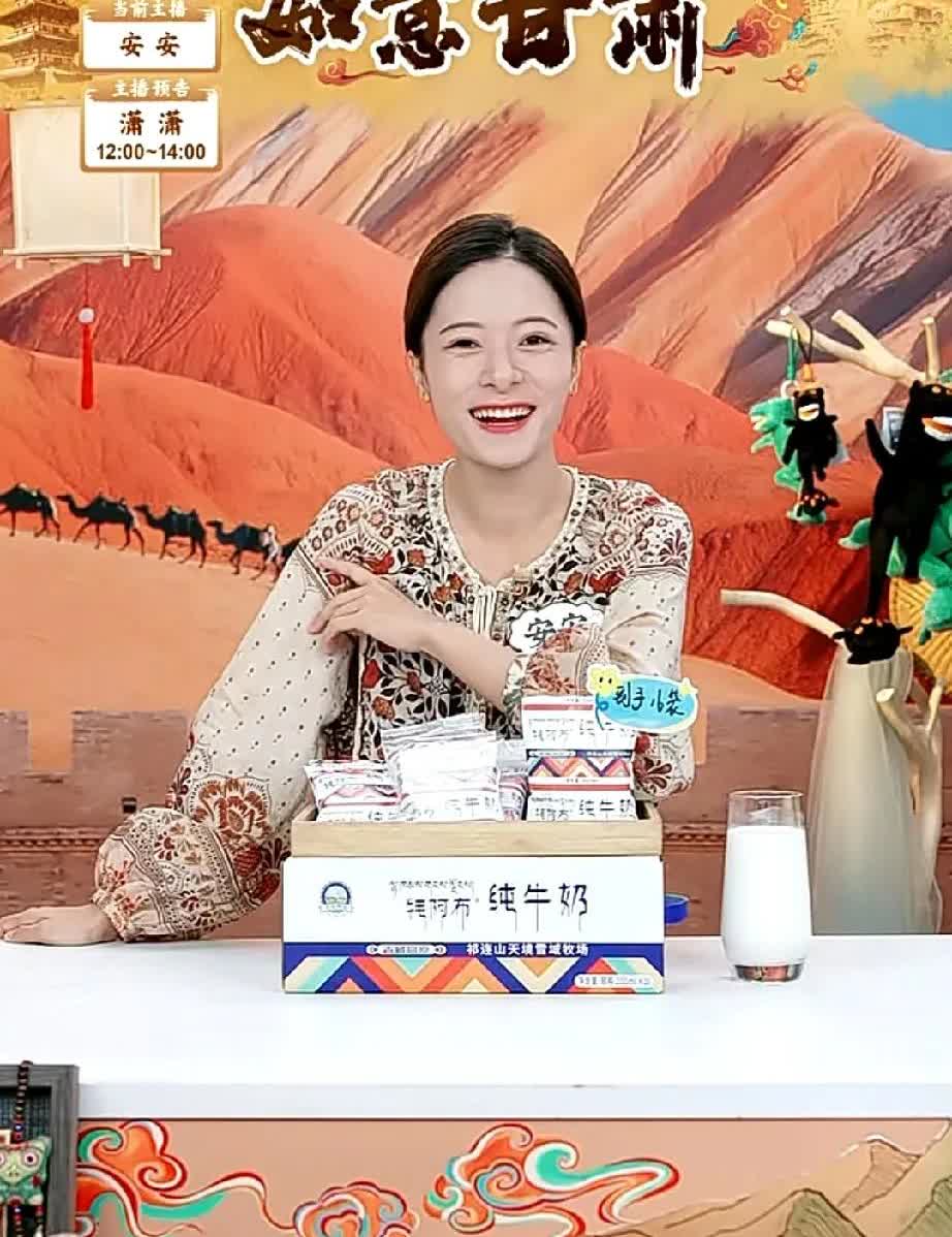 安安太会说话了，这情商杠杠的。
有网友问:小安安抢到包了吗？
安安笑着说:唉