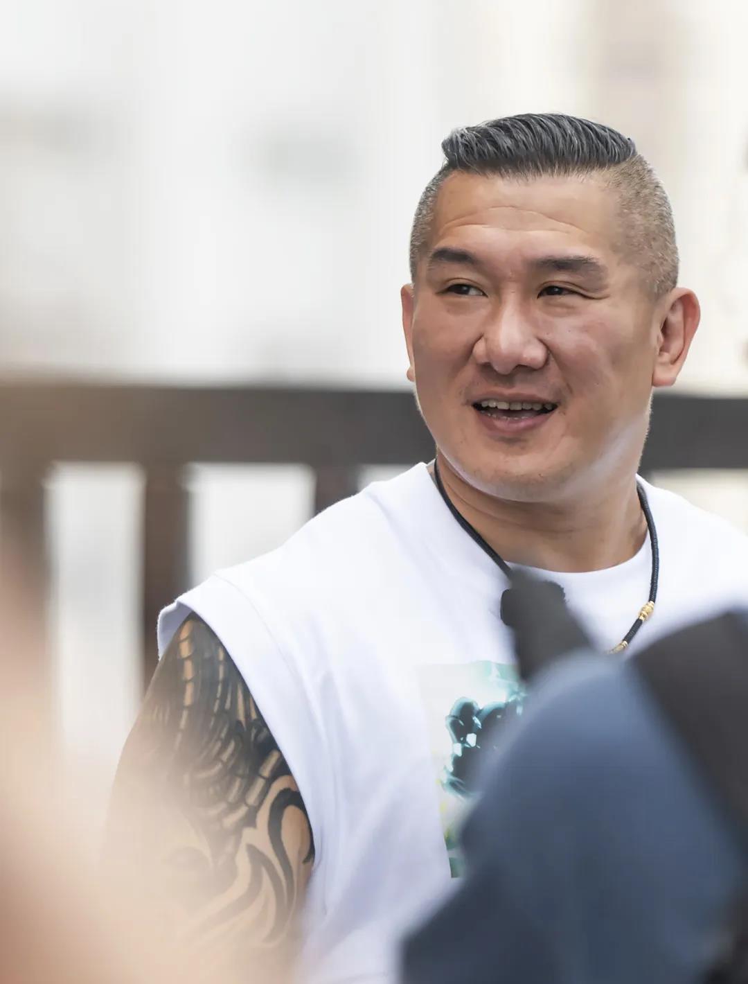 相由心生不是没道理的
台湾网红馆长真的变了
自从来大陆直播后以后，他就丢失了绝大