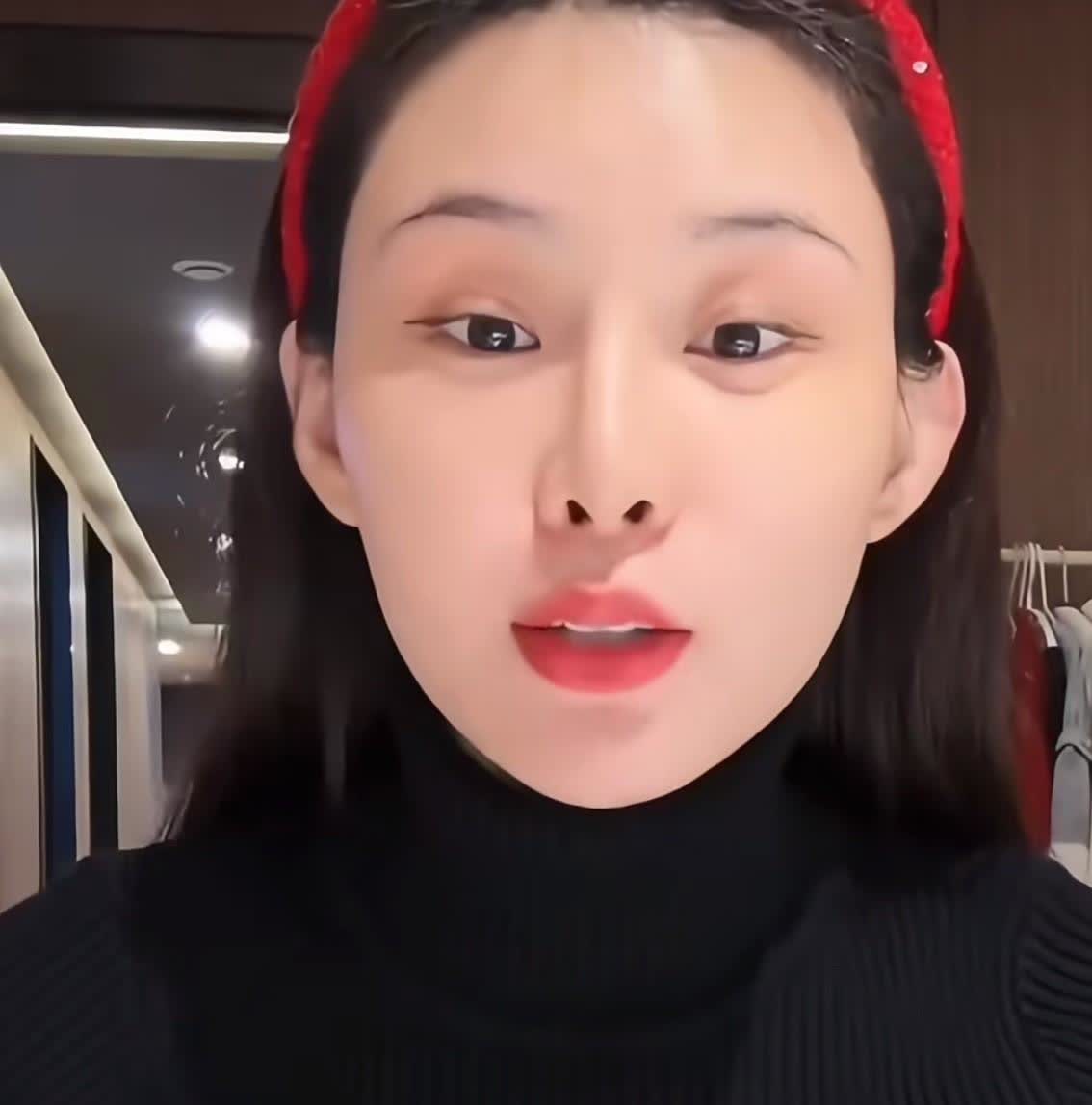 张颖颖这是说到没做到啊！
看张颖颖直播的时候说：当你在赚钱的时候，你会原谅世间