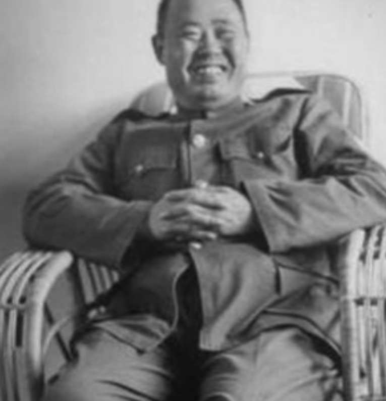 1957年，傅作义到功德林看望陈长捷，陈长捷激动大喊：“你在北平谈判，让我坚守天