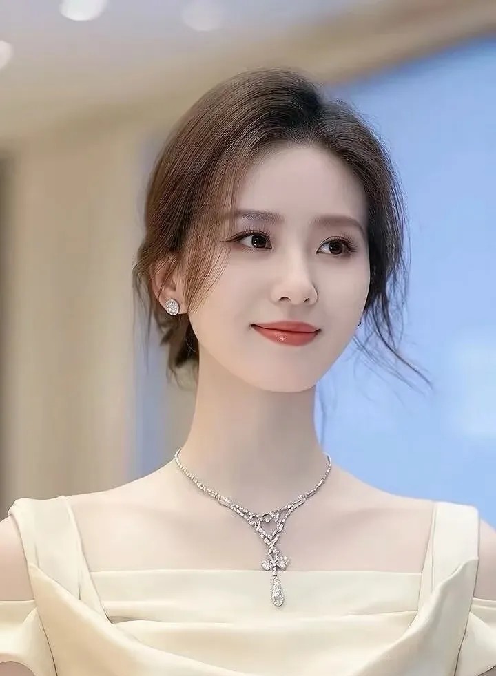 喜欢刘诗诗的男人这下要心碎了，
不是因为刘诗诗新剧热播不好，
也不是刘诗诗要再婚