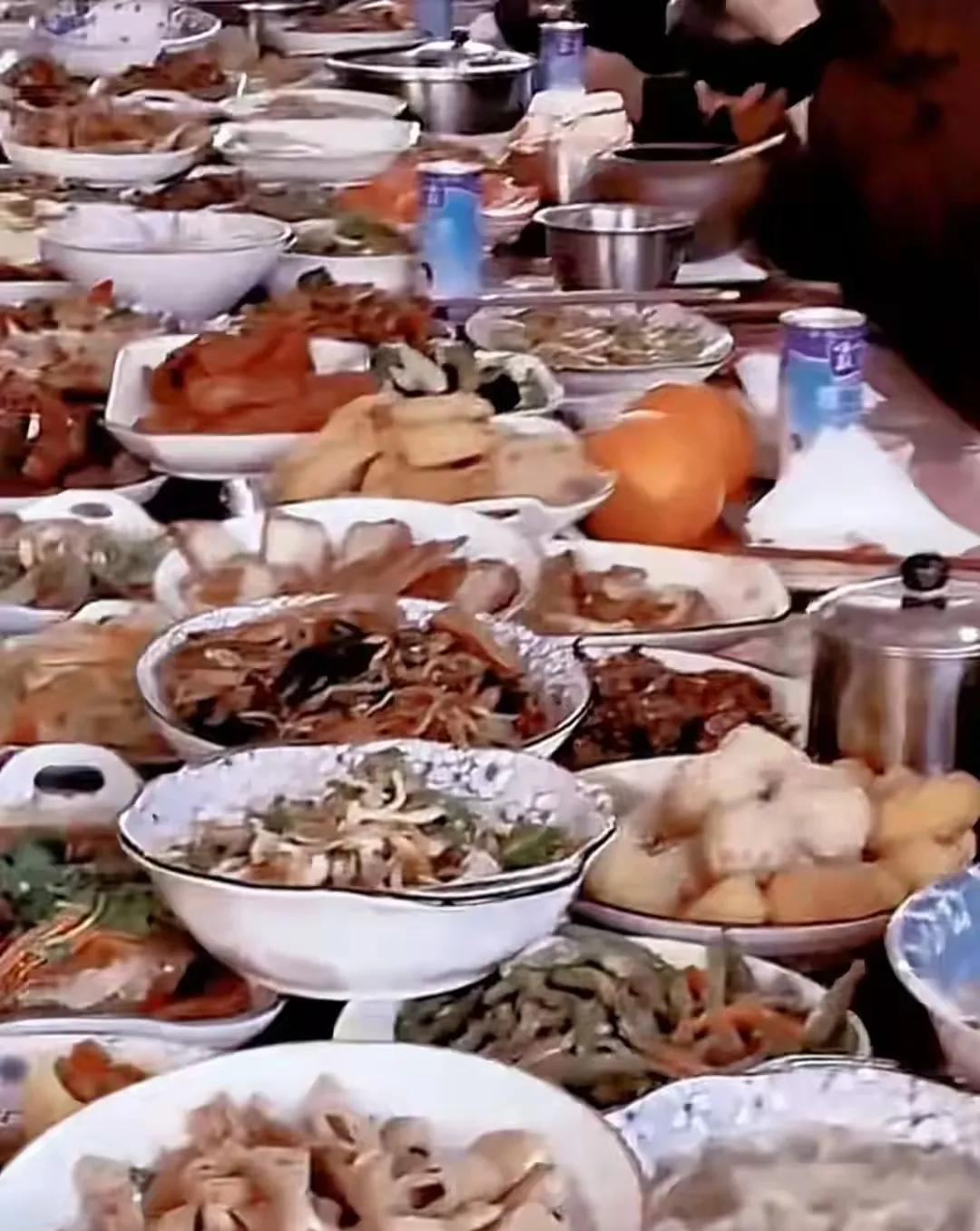 看了几幅寺庙的伙食照片感觉标准有超国家一类会议的伙食标准，其他寺院都这样么？