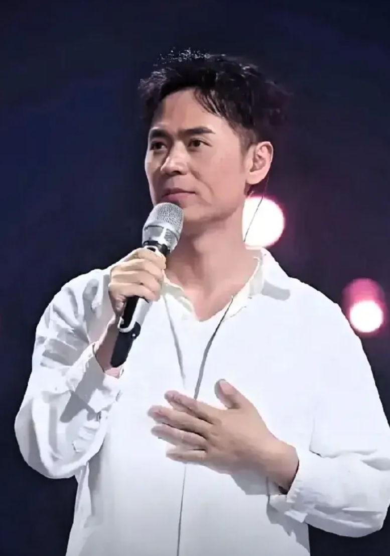 有些喷子老是拿马老师创作8000多首原创歌曲来说事，说什么不可能在那么短时间内创