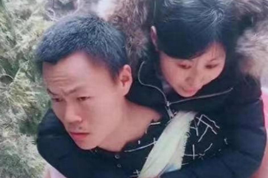 2008年，山东21岁女子为爱翻墙私奔摔成瘫痪。男友知道后，不惜与父母断绝关系，