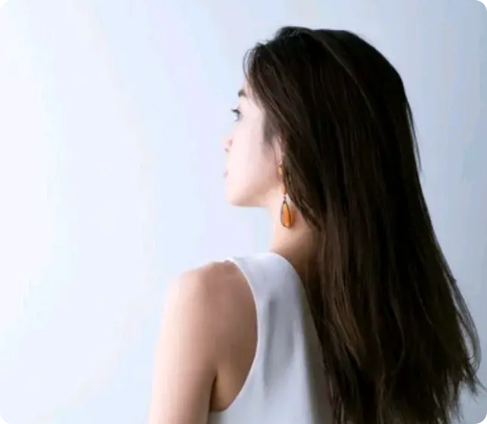 邻居家女儿今年30岁，在上大学期间交了个男朋友，和她同岁，大学毕业后俩人一直在一