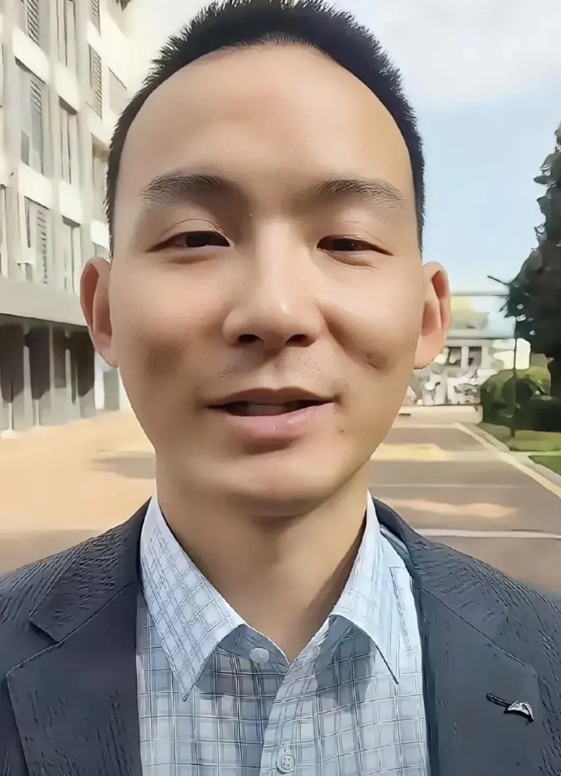 谢浩男找到了！

但是谢爸却遇到一个头疼的问题！

就在昨天谢爸为谢浩男准备的答