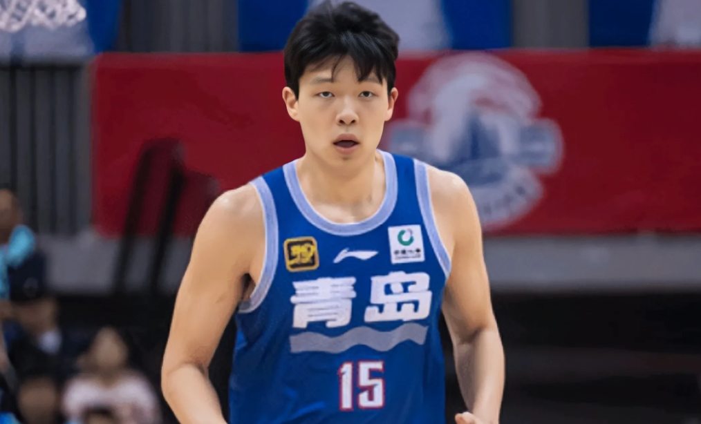 青岛男篮官方发文支持杨瀚森支持NBA选秀。杨瀚森已经官宣要参加下赛季NBA选秀。