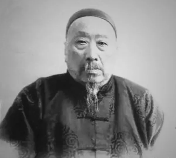 1892年，山东大善人潘守廉路过济州的一条巷口时，无意中看见一个卖煎饼的妇女，虽