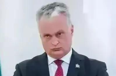 本以为能硬气一回，可谁能想到，自家电网跟纸糊的似的，说撑不住就撑不住。
没了俄罗