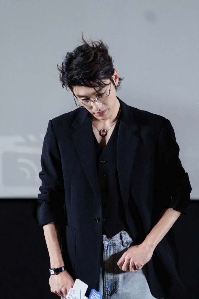 谁能懂真的很爱在轧戏里的代旭
没想到代旭儿子三岁了～ ​​​