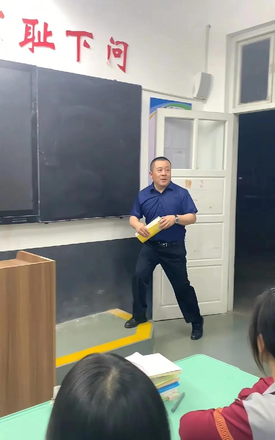 请假条
尊敬的辰老师：
因为参加高考，特向您请假、时间从2025年6月7日到永远