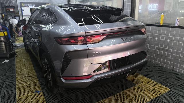 开水泥路让你怀疑人生
20几万买个这样垃圾车。。。开一次耳朵难受一次。。而且到处