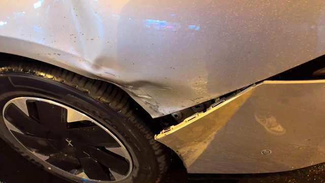 提车两个星期
被追尾了，牌照都没上，有兄弟能安慰一下吗，大家开车还是要注意安全