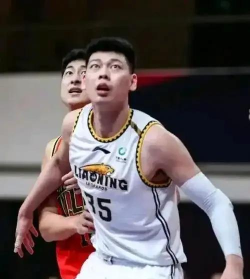 山东队真接手徐昕，可真叫脱裤子放屁！
山东队我们也都知道，他们队中也有可称小姚明
