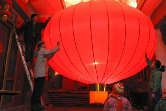 美国的对华政策并没有太多失误，但奈何中国的发展方向太不一般了。
美国不怕中国工业