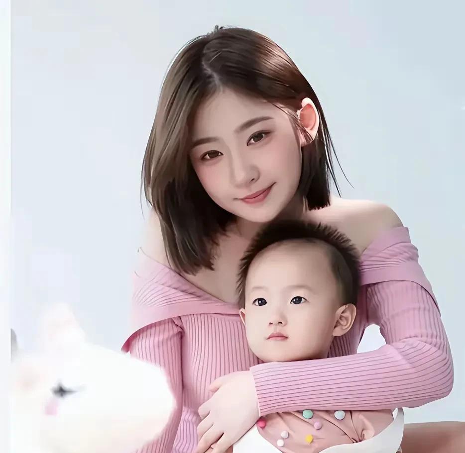 王闪闪这事儿真像一场抓马大剧。她妈妈黄一鸣偷偷把孩子生下来，想母凭子贵，可王思聪
