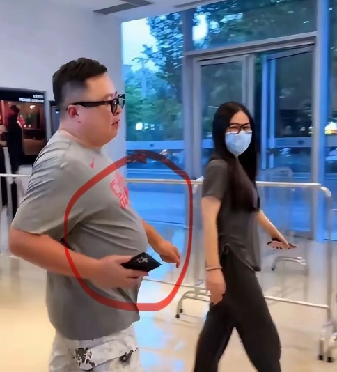 阎鹤祥结婚，我不惊讶， 他当爹，我也不惊讶， 最让我惊讶的是，他竟然把这件事 藏的那么严实