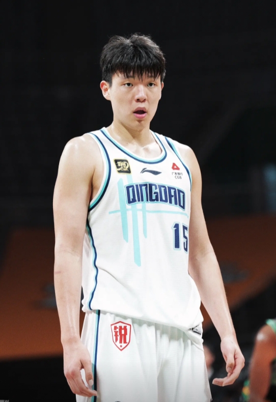 杨瀚森参加了在芝加哥进行的2025NBA选秀的联合试训环节。在体测以及投篮测试结