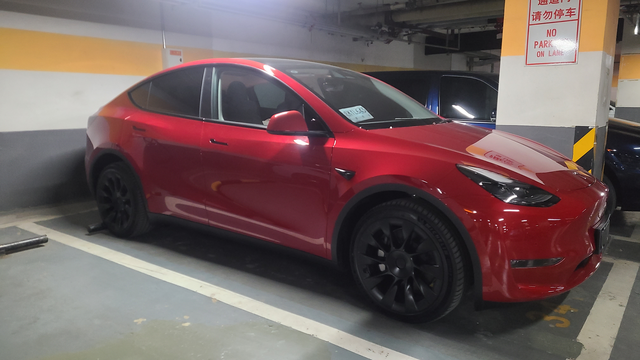 640长续航扶手箱c口可以识别U盘听歌
今天在车里摸索一下系统，联通网络已激活有