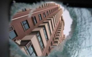 全家被高空抛物砸成重伤，却无人担责，气愤之下我将半栋楼业主告上法庭