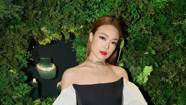 年轻时被骂“丑女”，如今跻身美女行列，44岁容祖儿越老越有韵味