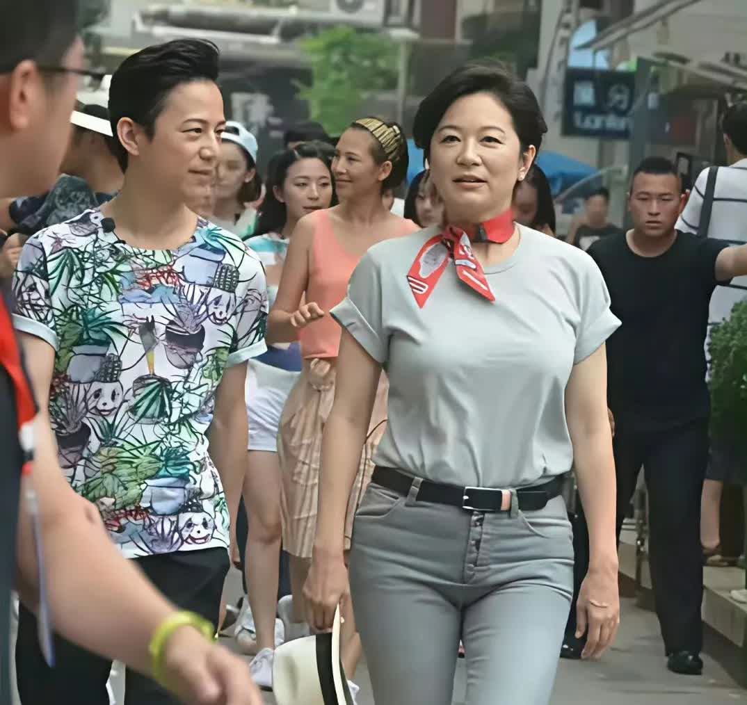 林青霞和何炅，
不老女神和男神！