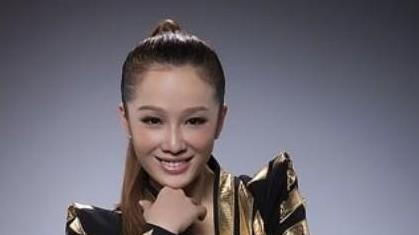马布里闪恋41岁女歌手汪妤凌，见家长进展飞快