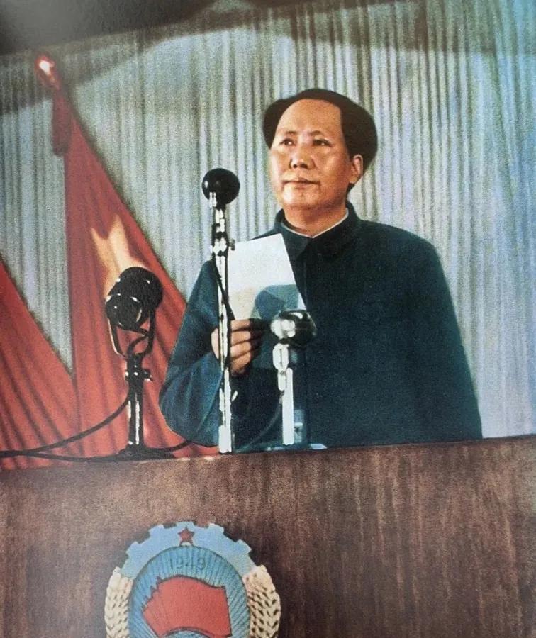 1955年，毛主席面临国内积贫积弱的形势，曾直言不讳的说道：“我们这么大一个国家
