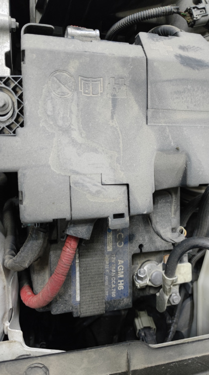 领克01换电瓶
领克01两年38000公里，四保检查说电池寿命到了，要马上更换。