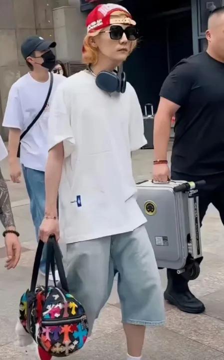 鹿晗暴瘦引全网担忧！上海街拍惊现