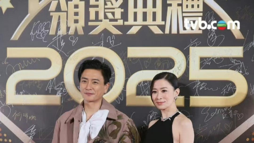 佘诗曼黄宗泽红毯压轴，双封视帝视后引爆TVB颁奖礼