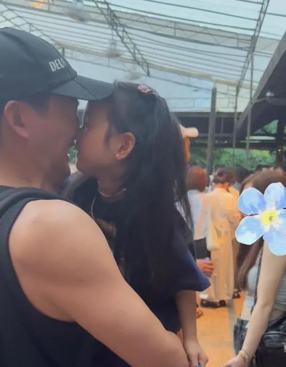 #王阳考拉抱有多绝#谁懂啊家人们！最近王阳带娃照片火出圈，他的考拉抱堪称一绝。照