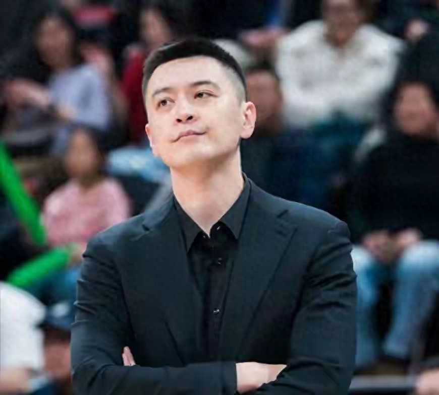 杨鸣突然卸任辽篮主帅,24小时内锁定新岗位
