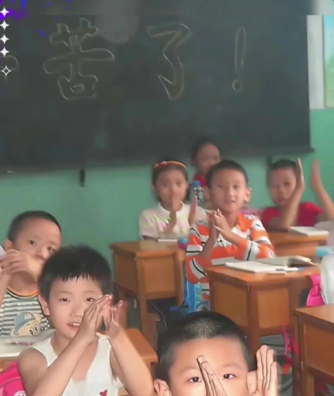 莎莎你做到了！记住一个人最好的方式就是不和别人一样。
翻看幼莎儿时的照片，别人