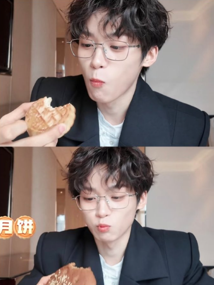 梓渝 小卷毛吃月饼，真的好可爱