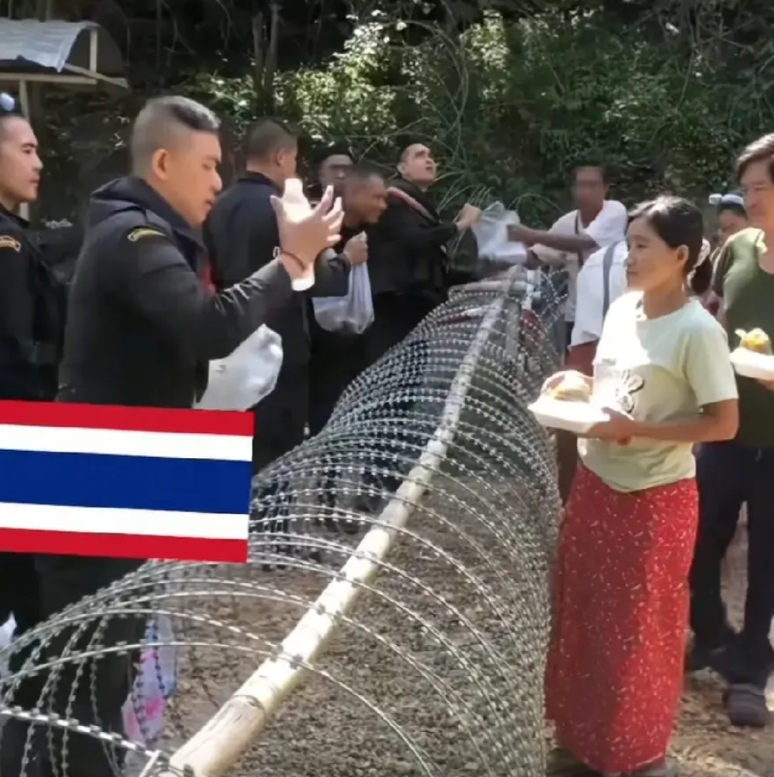 泰国黑衣特种部队，为柬埔寨平民发放食物和水，泰军表示不打平民只打军事基地
打仗只