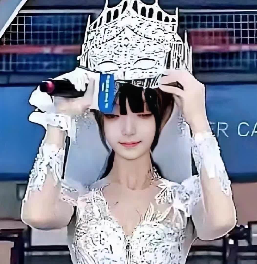 旺仔小乔吃了没文化的亏，
就算没有汪苏泷和张碧晨这件事，　
她离塌房也不远的