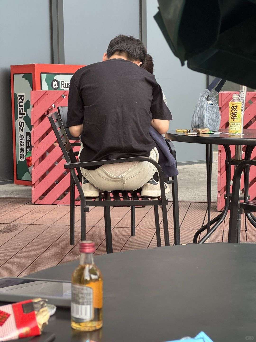 新型的约会姿势，年轻人体力是好啊！