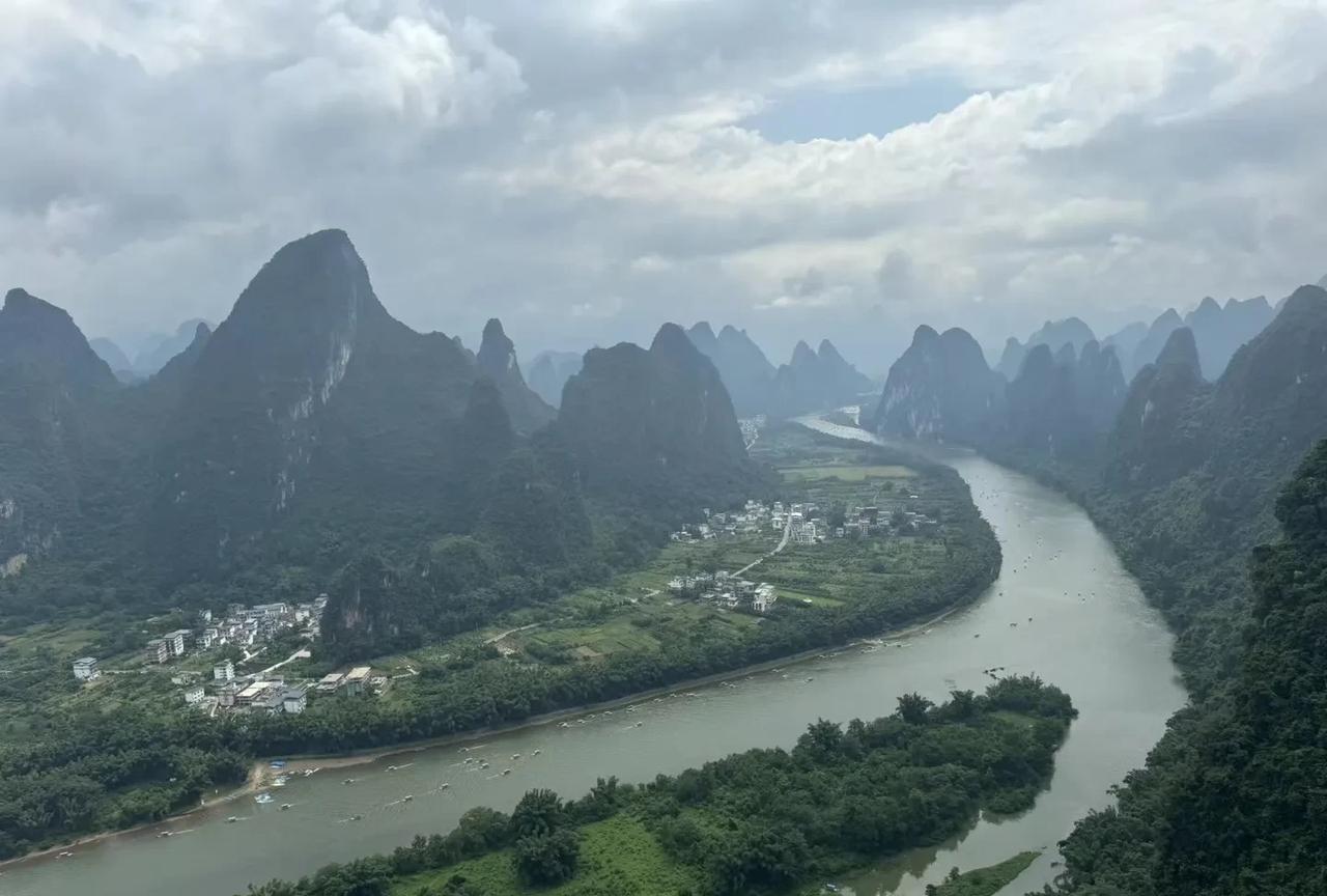 今天早上，刚到公司，同事就问我，“你儿子高考，考得怎么样？能考多少分？”
我说，