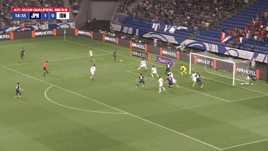 日本男足不到20分钟2:0领先印尼，日本尤其是第二个进球简直太漂亮了，角球在小禁
