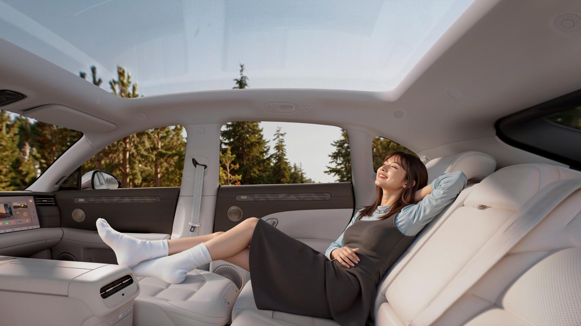 预售订单破48, 000台！2025成都车展，超级增程就看智己！