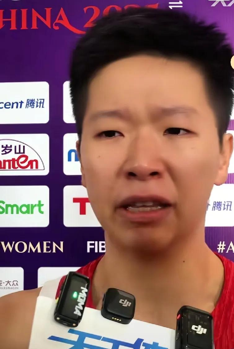 中国女篮老将黄思静赛后哽咽的谈了一些感受：
没有能够帮助国家队站在最高的领奖台上