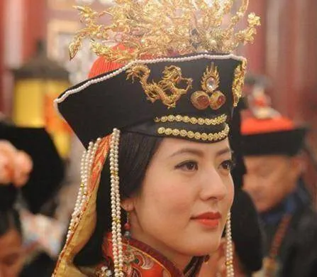 1874年，同治帝驾崩。22岁的皇后阿鲁特氏，偷偷给父亲写个纸条，问自己接下来该