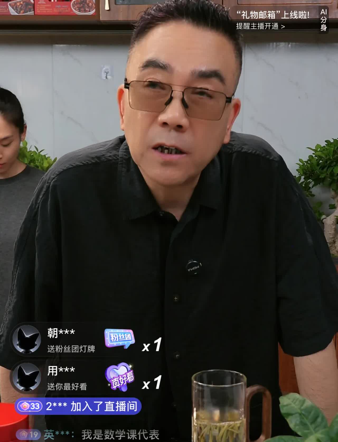 杨议说，未来我肯定不会以纪念老爷子杨少华的名义搞全国的相声巡演，主要原因是自己能