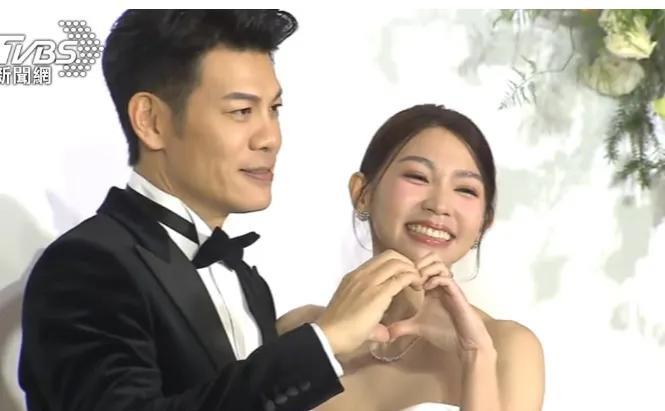 二月八则婚讯冲喜 陈志强曾智希婚宴“留位给亡母”
台湾艺人陈志强与曾智希2月27