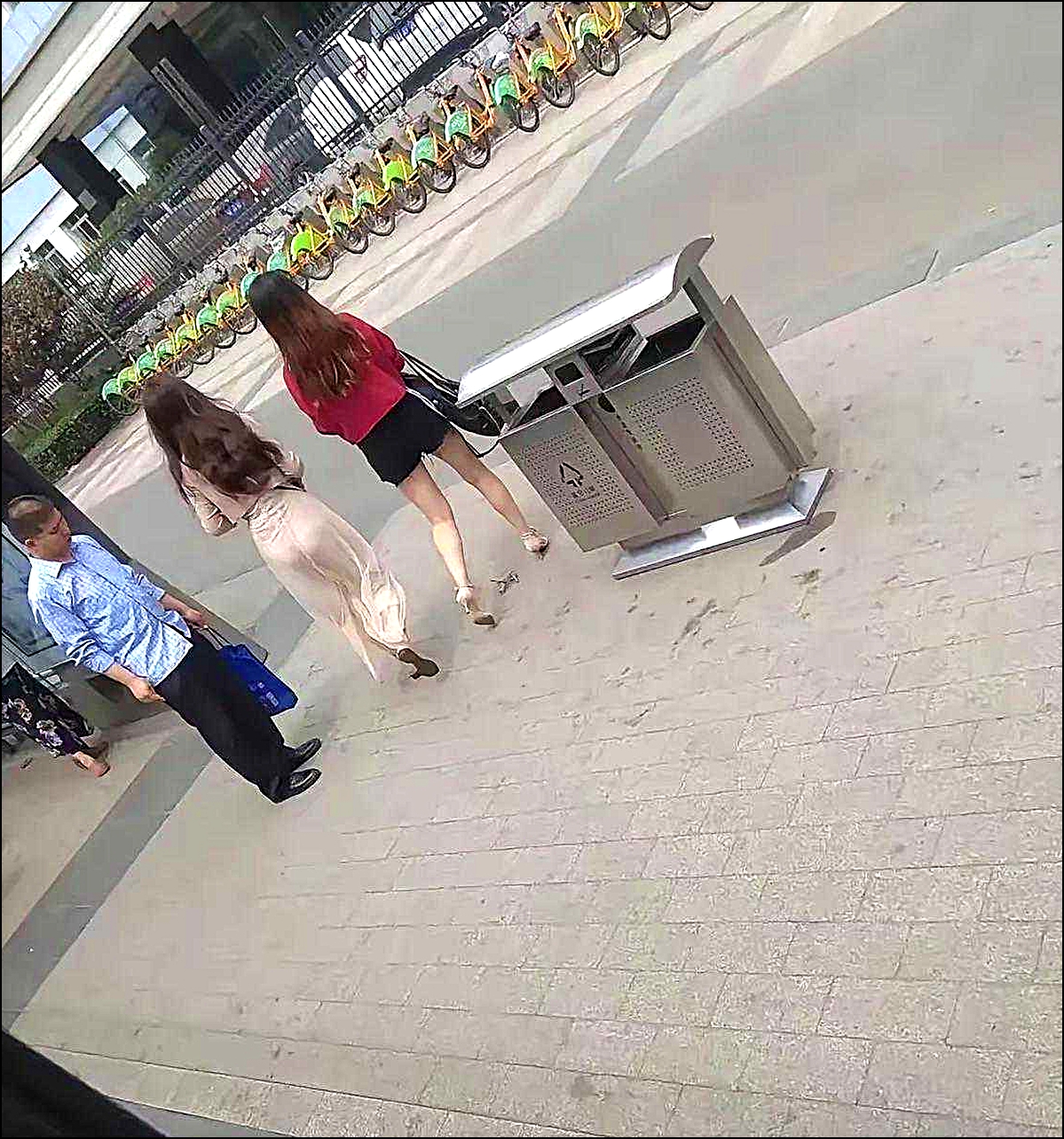好整齐的一排单车啊