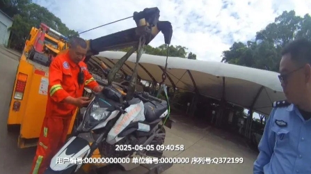 太离谱！警方：记28分、罚6900元，拘留！
摩托车违规上高架行驶？
近日，
上